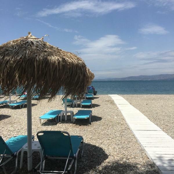 Beach Front Apartment Nea Palatia Exterior foto